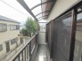 住宅街の中の一戸建て、あたりはほとんど住宅です。
