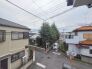 車通りの少ない閑静な住宅地、のびのびした子育てに適します。
