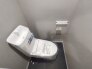 ウォシュレット機能付き。憩いの場としてひそかに注目度の高いお手洗いにもご注目ください。

