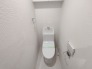 ウォシュレット機能付き。憩いの場としてひそかに注目度の高いお手洗いにもご注目ください。
