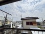 あたりには住宅を中心とした建物が広がります。
