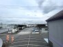建物が密集せず視界が広く開けているため、空を大きく感じられる開放的な眺望です
