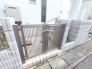 すっきりと洗練された門まわり。日々の暮らしを穏やかに迎える、落ち着いた佇まいが魅力です。
