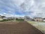 前面の住まいとの距離感があるから、圧迫感を感じません。
