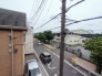 あたりには住宅を中心とした建物が広がります。
