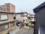 あたり一帯に住宅が広がる立地、住宅地ならではのロケーション。
