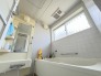 浴室は湿気がたまりやすく、換気扇だけでは心配。窓をあければお風呂がカラっと乾きます。
