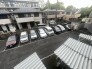 周囲の環境と調和する、落ち着いた佇まいの住まい。整然と区画されたゆとりのある敷地が、毎日の暮らしに穏やかな安心感をもたらしてくれます。住まうほどに愛着が深まる、安定感のある住環境です
