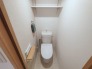 新しくお住まいになる方のことを考えて、トイレも新品に交換しました。
