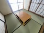 風情ある和の設えが心身を穏やかに整え、日々の暮らしに静かな安らぎをもたらします。季節の移ろいを感じながら、ゆったりと過ごせる空間は、すっきりと暮らすための十分な収納も備えた心地よい住まいです
