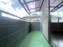 住まいの外と内をゆるやかにつなぐ開放的な空間で、空の広がりを身近に感じながら落ち着いたひとときを過ごせます
