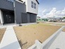 広々とした南庭は、太陽の下のリビングかもしれません。

