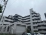 落ち着いた色味と整ったフォルムが街並みに美しく調和しています。
