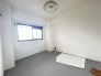 今からここを誰のお部屋にしようか、そんな洋室。
