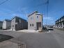 角地につき、開放感に恵まれる住居がここに。
