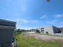 前面の住まいとの距離感があるから、圧迫感を感じません。
