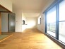 リビング空間とダイニング空間とか使い分けやすい間取り配置。対面式でキッチン立つ人の視界も良好です。
