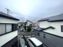 落ち着いた住宅街の風景が広がり、穏やかな日常が流れる住環境を感じさせてくれます
