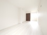将来的には間仕切りして２部屋に変更可能な洋間。成長に合わせた間取り変更が可能なタイプ。
