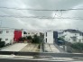 住宅街の中の一戸建て、あたりはほとんど住宅です。
