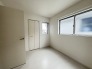 今からここを誰のお部屋にしようか、そんな洋室。
