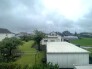 空と緑が織りなす穏やかな風景が広がり、日々の暮らしに心安らぐ静けさと開放感をもたらしてくれます
