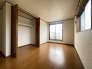 落ち着いた色調の建具とシンプルな内装が調和し、日々の暮らしに静かな安らぎをもたらす、程よい広さとゆとりを感じる空間です
リフォーム工事前の写真。2026年9月内装リフォーム完成予定。