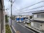 あたり一帯に住宅が広がる立地、住宅地ならではのロケーション。
