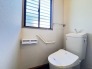 新しくお住まいになる方のことを考えて、トイレも新品に交換しました。
