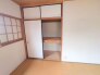 おだやかな明るさに満たされた室内は、自然素材のぬくもりが心地よく、日々の暮らしに寄り添います。
