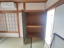 和室にはしっかり押し入れ。お布団もしっかりしまえます。
