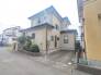 車通りの少ない閑静な住宅地、のびのびした子育てに適します。
