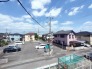 前面の住まいとの距離感があるから、圧迫感を感じません。
