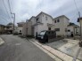 穏やかな時間が流れる落ち着いた住宅街に佇み、日々の暮らしに寄り添う親しみやすい住環境です。