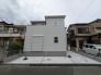 周辺の街並みに調和する、シンプルで洗練されたフォルムが落ち着いた暮らしを予感させます。