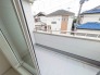 周囲の風景を穏やかに眺めながら、自分だけの時間を静かに過ごせる心地よい開放感のある空間です。