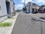 駐車が苦手な方にも嬉しい、前面６ｍ道路に面した住まい。
