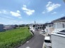 ゆったりとした緑地の多い立地ならでは！緑に包まれた環境です。
