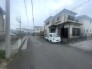 落ち着いた佇まいの住宅街に溶け込む、穏やかな空気が流れる住まい。周囲の環境と調和した外観が、心地よい暮らしの始まりを予感させてくれます
