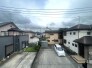 穏やかな空気が流れる住宅街の景色は、日々の暮らしに静かな安らぎをもたらしてくれます
