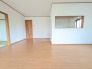 木の温もりを感じるナチュラルな内装が、住まう方の個性を優しく引き立てる心地よい空間です。
