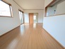 木の温もりを感じるナチュラルな内装が、日々の暮らしに穏やかな心地よさをもたらす住空間です。