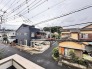 あたりには住宅を中心とした建物が広がります。
