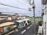 前面の住まいとの距離感があるから、圧迫感を感じません。
