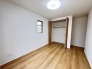 今からここを誰のお部屋にしようか、そんな洋室。