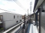 車通りの少ない閑静な住宅地、のびのびした子育てに適します。

