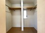 左右にゆとりを持たせた設計により、室内がすっきりと整う心地よい空間が広がっています
