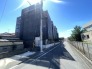 整備された道路に面しており、落ち着いた周辺環境が日々の暮らしに静かな安らぎをもたらします
