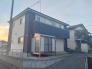 角地につき、開放感に恵まれる住居がここに。
