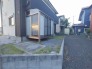 小さなお庭はメンテナンスが楽でちょうど良いかも知れませんね。
